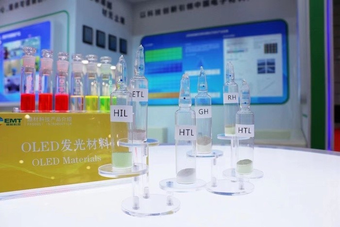 市場調查企業CINNO Research數據顯示，截至今年第一季度末，中國面板企業在中小尺寸OLED面板市場占有率達到22.6%。而在2020年，這一占有率剛超10%。短短兩年時間里，中國中小尺寸OLED市場占有率增加了一倍以上。相比之下，曾經基本壟斷OLED中小型面板市場的韓國企業市占率則為77.4%，首次跌破八成。